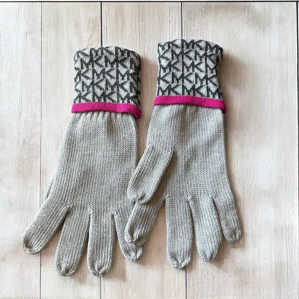 🩷🆕🩷MK Scarf, Beanie & Glove Set W/Out Tags NEW Never Used
